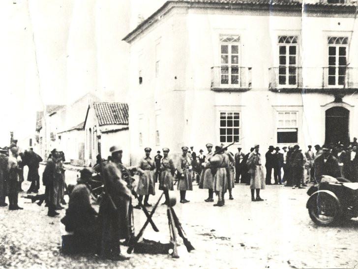 Exército e polícia ocupam a Marinha Grande