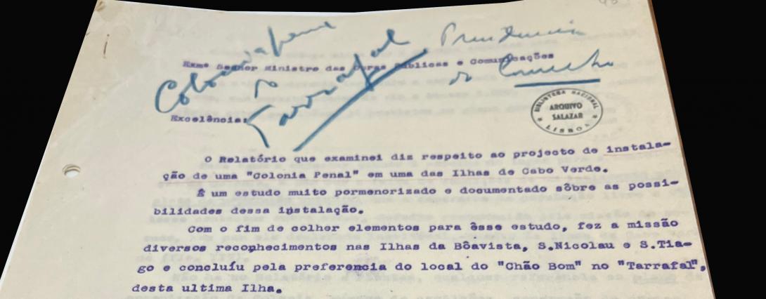 Excerto do despacho sobre o Relatório da comissão nomeada para estudar a implantação de uma "Colónia Penal" em Cabo Verde, tendo sido examinadas as possibilidades nas ilahas da Boavista, S. Nicolau e Santiago e concluido pela "preferência do local do "Chão Bom" no "Tarrafal"